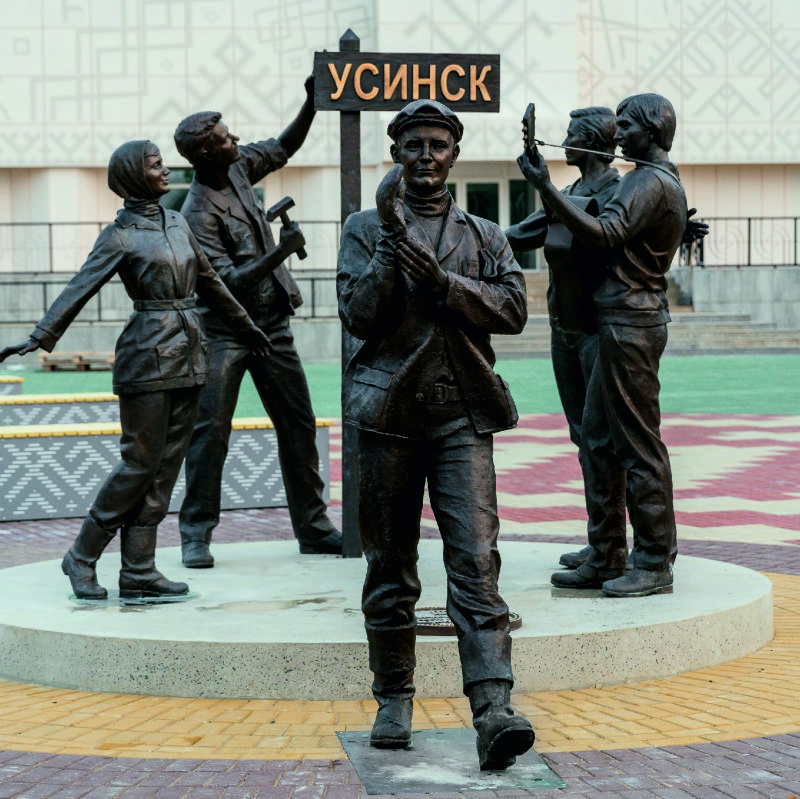 Памятник Первооткрывателям в г.Усинске, Республики Коми