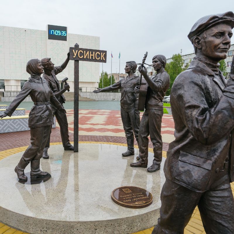 Памятник Первооткрывателям в г.Усинске, Республики Коми