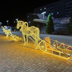 Скульпуты из металлокаркаса с подсветкой