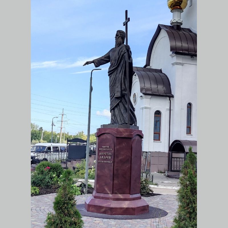 Памятник апостолу Андрею Первозванному.